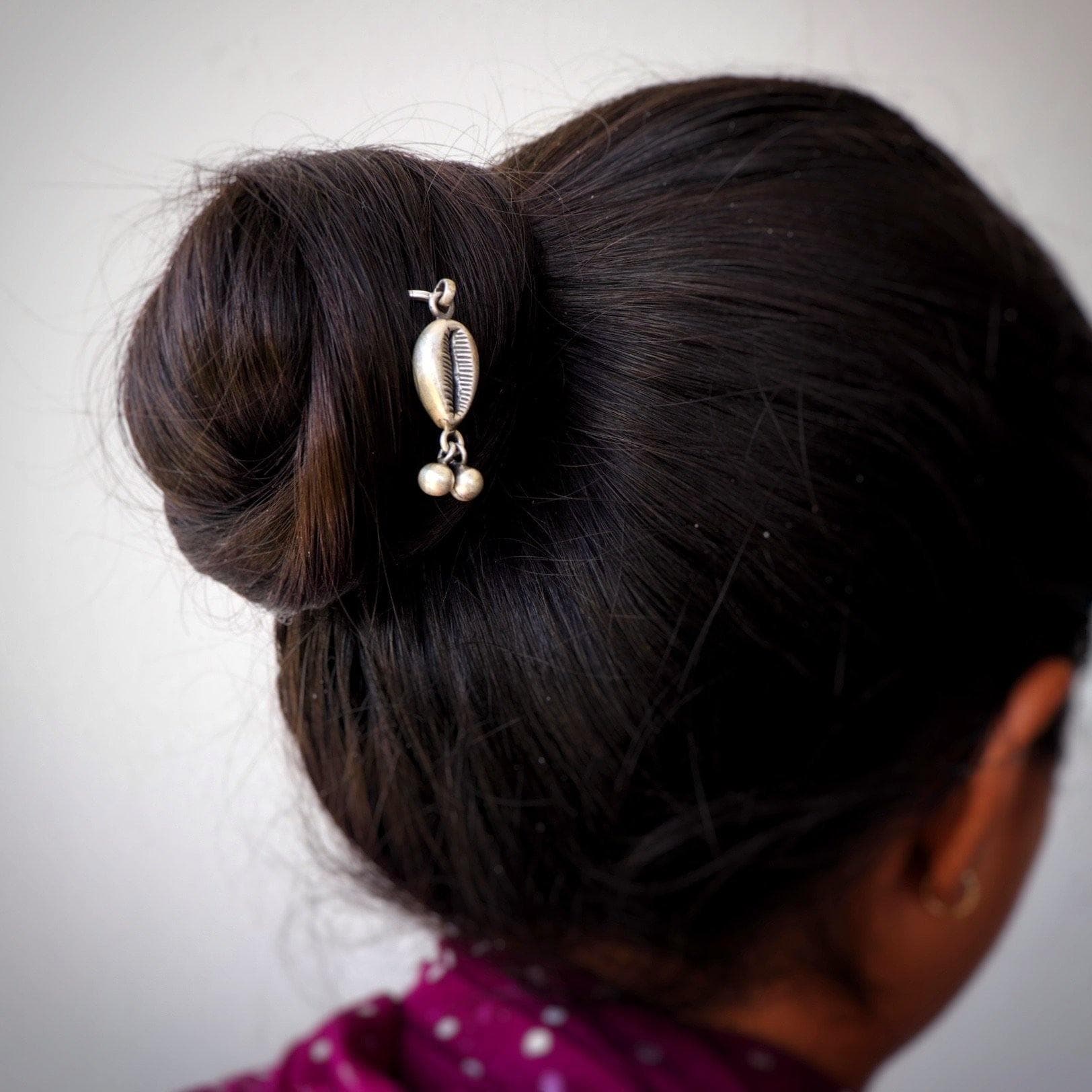 Cowrie Juda Pin