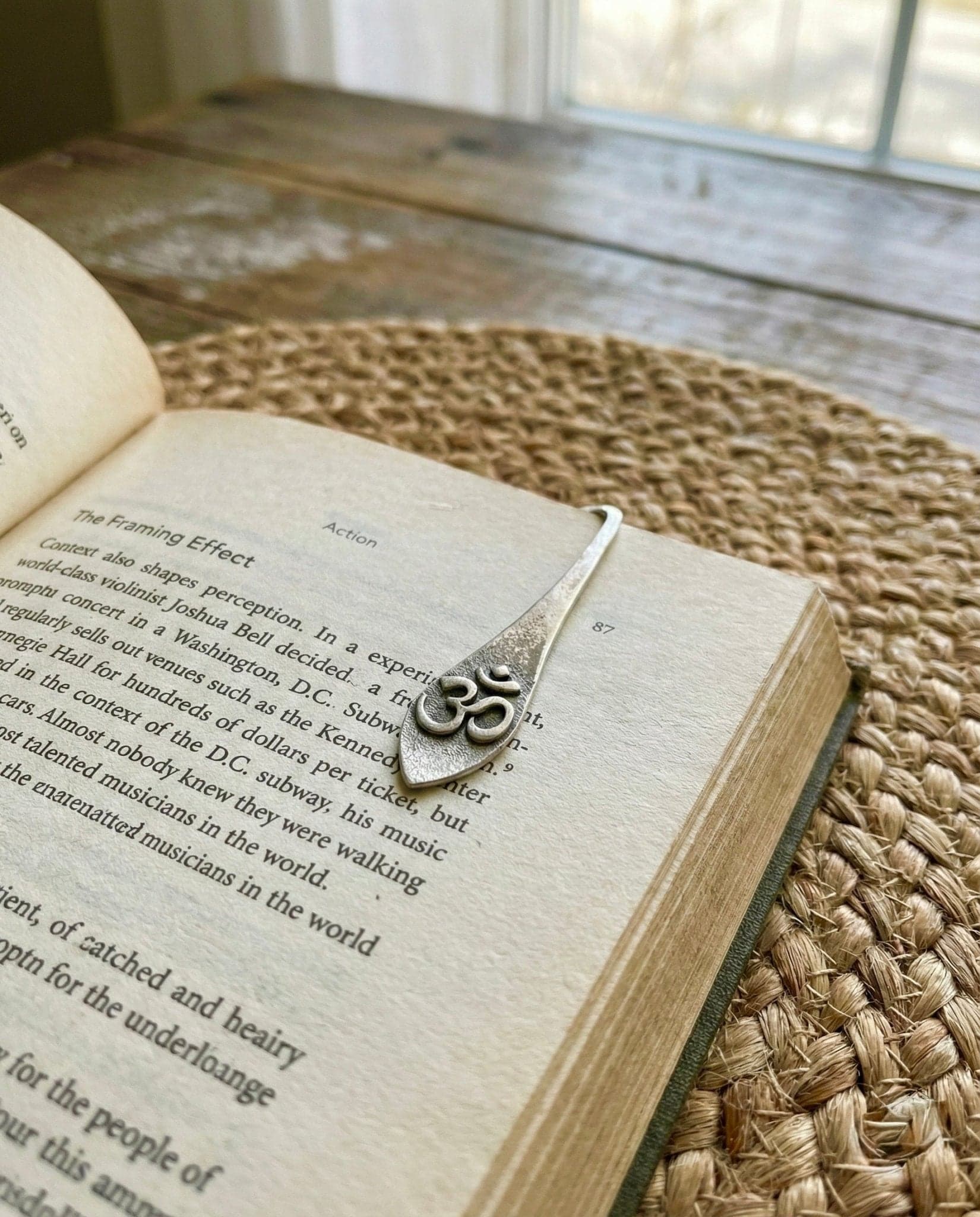 Om Essence Bookmark