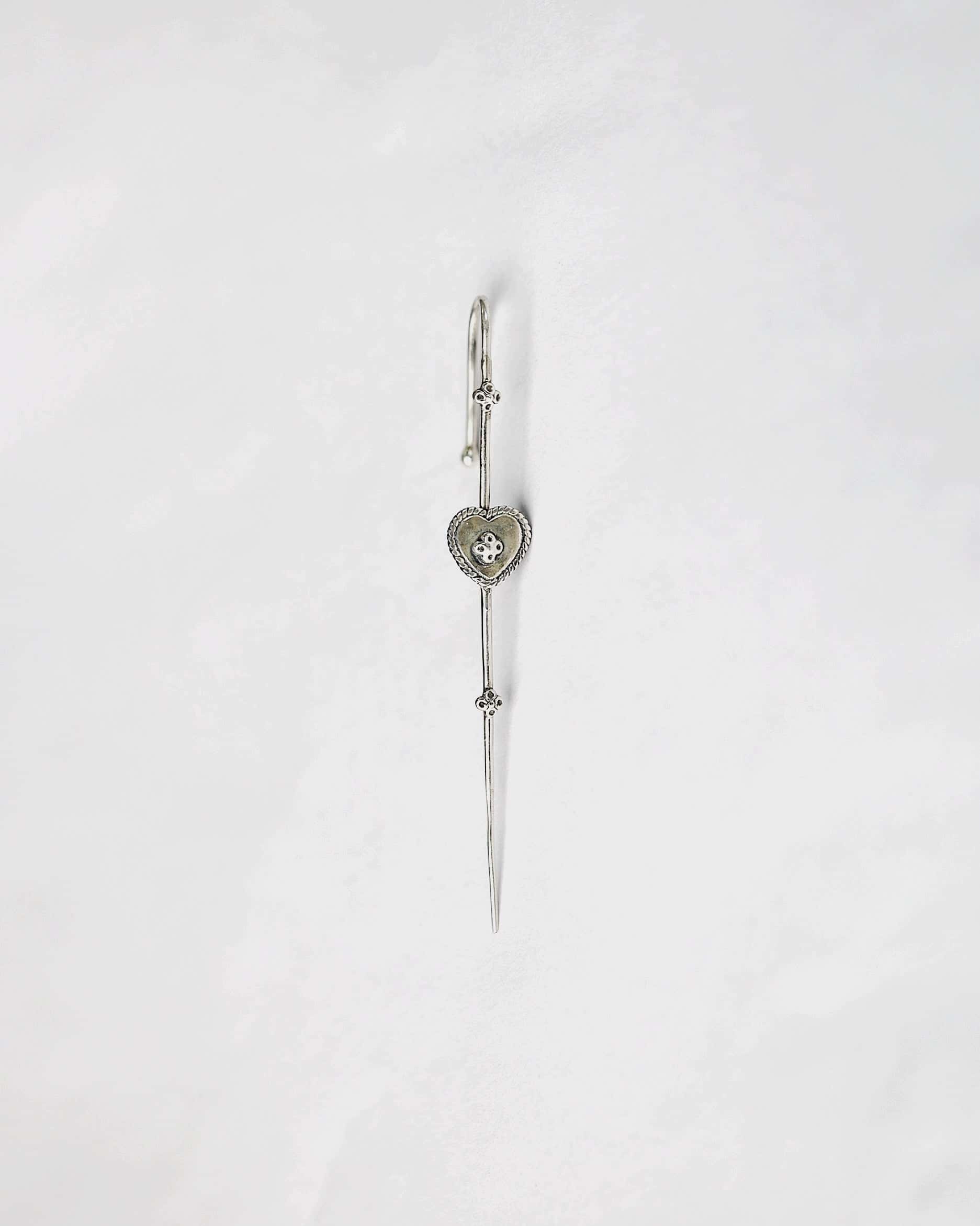 Dilbar Heart Ear Cuff